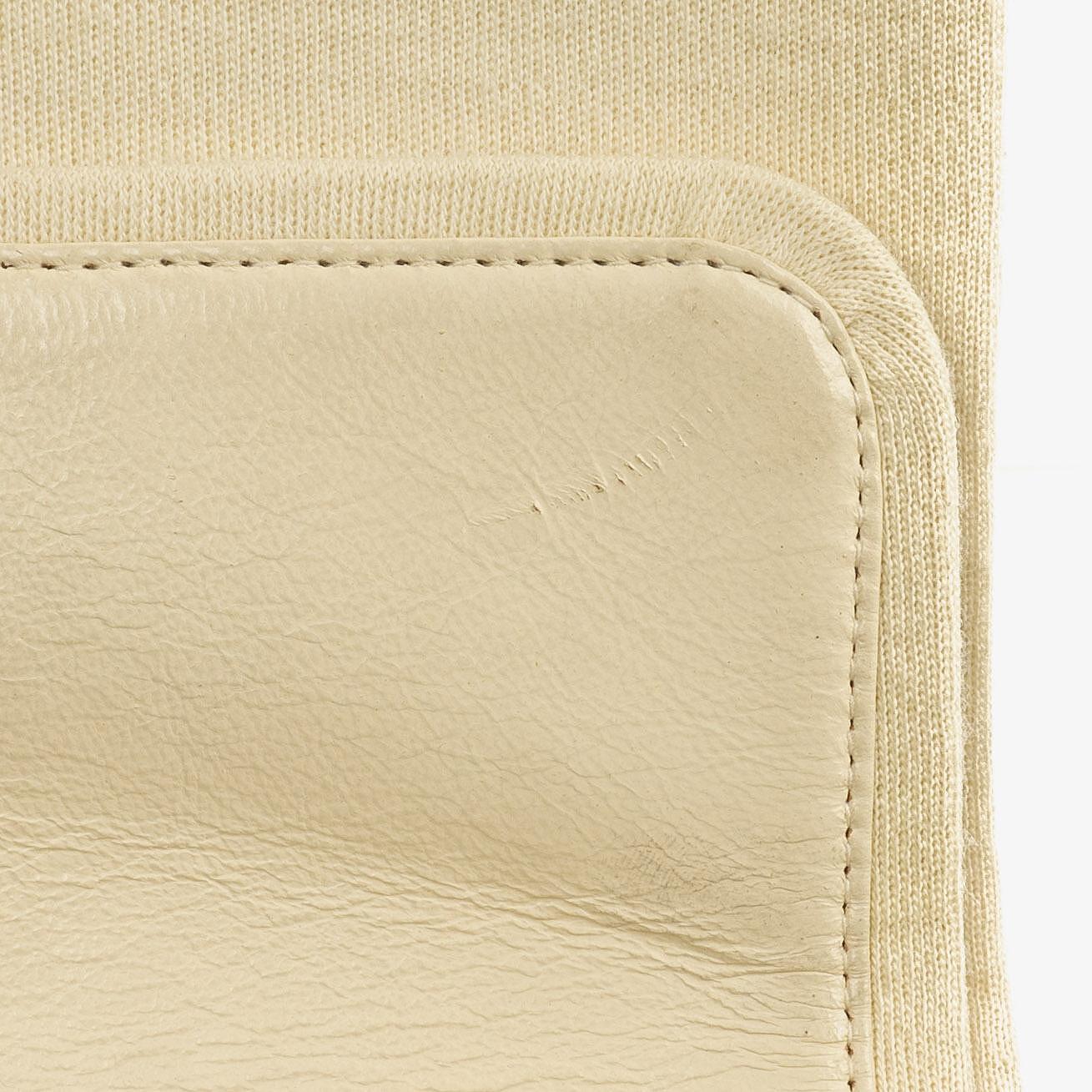 Chanel Vintage mittelgroße Classic Double Flap Tasche aus Jersey in Beige Neutral