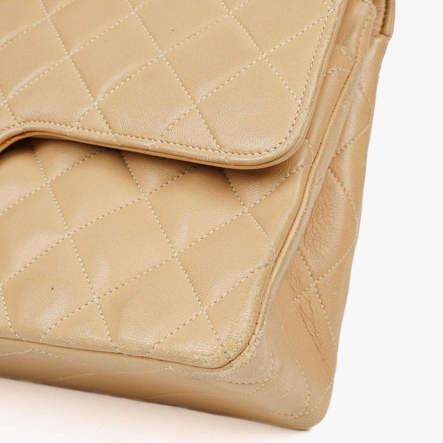 Chanel Vintage Medium Classic Double Flap Tasche aus beigem gestepptem Lammleder mit 24K vergoldeter Hardware