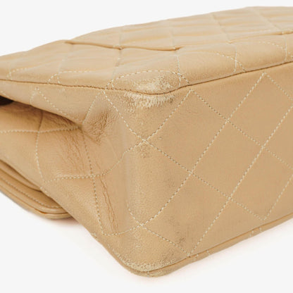 Chanel Vintage Medium Classic Double Flap Tasche aus beigem gestepptem Lammleder mit 24K vergoldeter Hardware