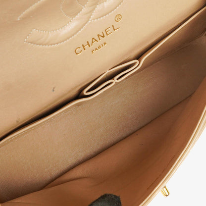 Chanel Vintage Medium Classic Double Flap Tasche aus beigem gestepptem Lammleder mit 24K vergoldeter Hardware