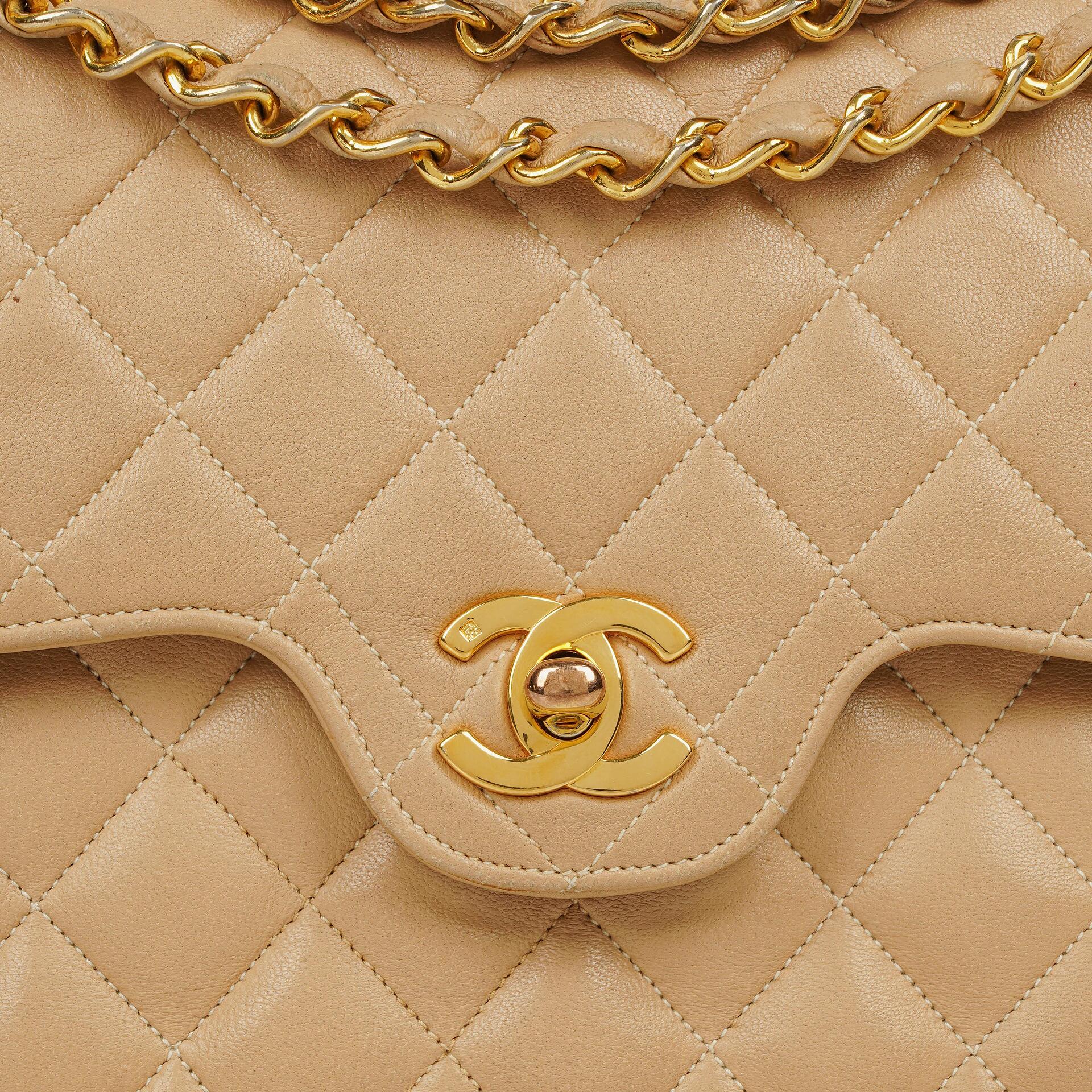 Chanel Vintage Medium Classic Double Flap Tasche aus beigem gestepptem Lammleder mit 24K vergoldeter Hardware