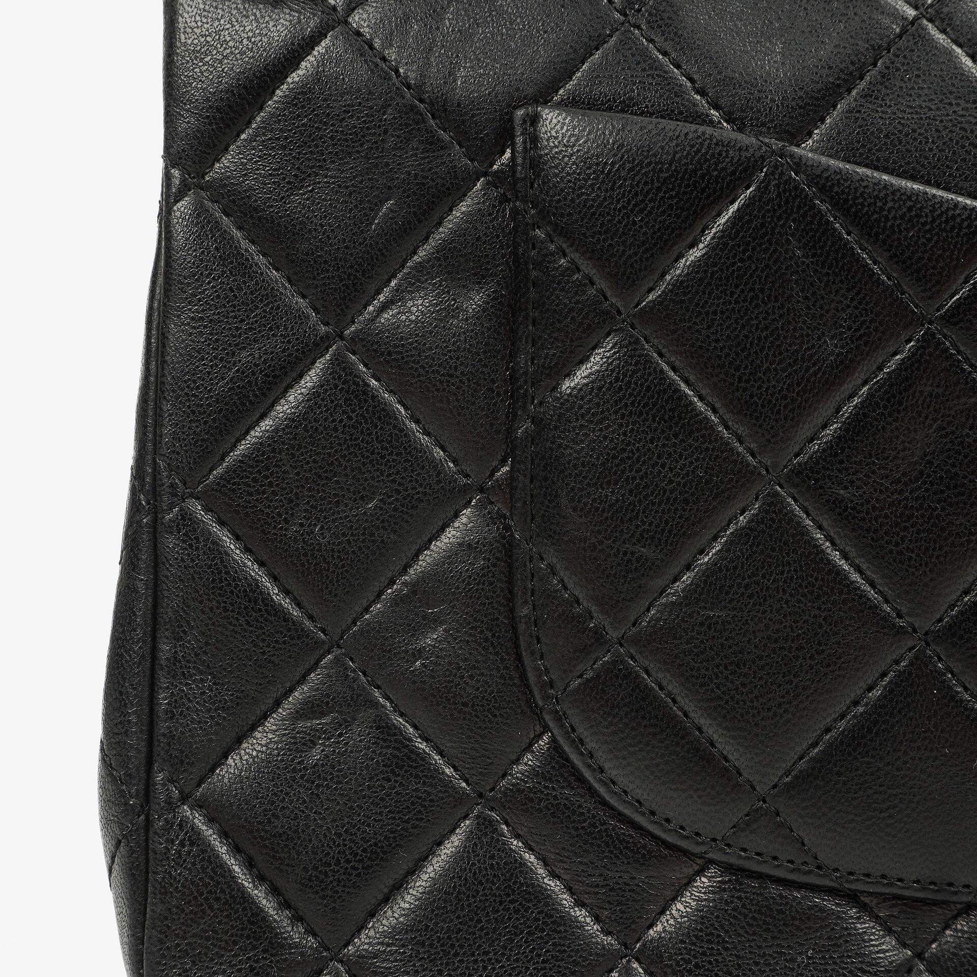 Chanel Vintage Classic Double Flap Tasche Medium aus schwarzem gestepptem Lammleder mit 24K vergoldeter Hardware
