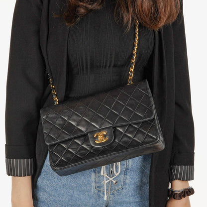Chanel Vintage Medium Classic Double Flap Tasche Schwarz Stepp-Lammleder 24K Vergoldeter Hardware