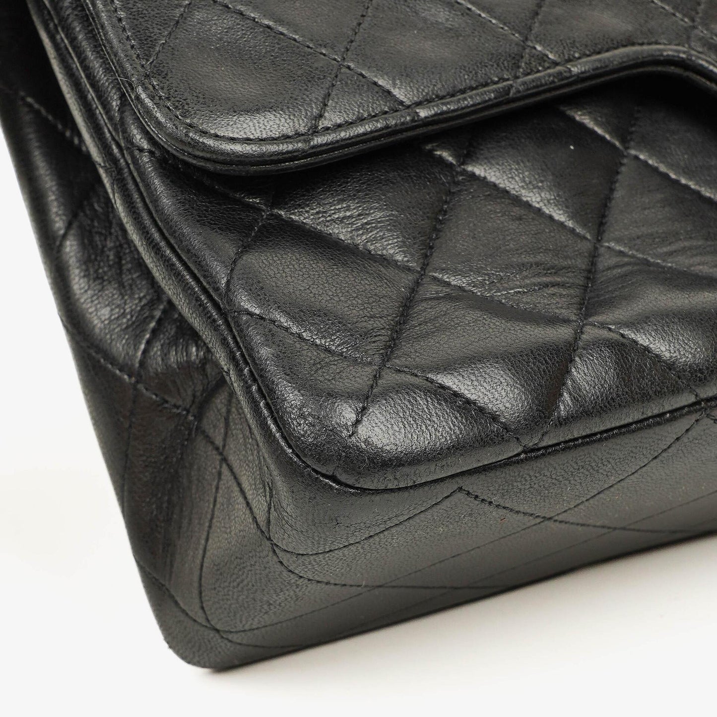 Chanel Vintage Medium Classic Double Flap Tasche aus schwarzem gestepptem Lammleder mit 24K vergoldeten Beschlägen