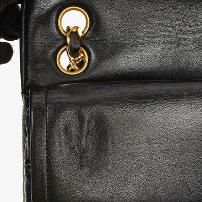 Chanel Vintage Medium Classic Double Flap Tasche aus schwarzem gestepptem Lammleder mit 24K vergoldeten Beschlägen