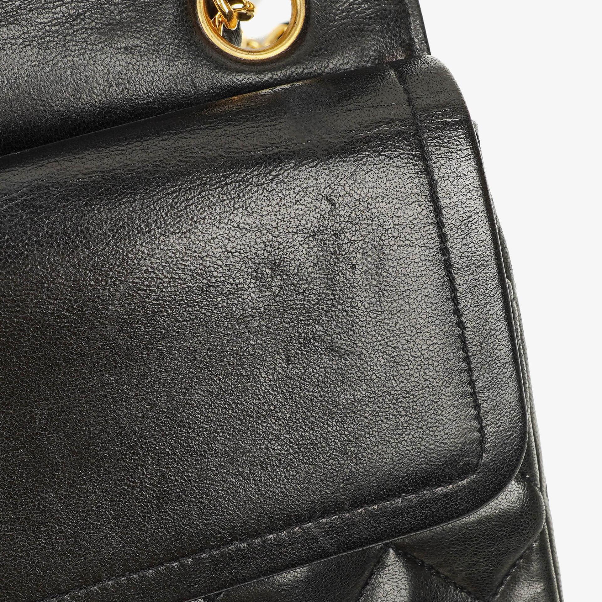 Chanel Vintage Medium Classic Double Flap Tasche aus schwarzem gestepptem Lammleder mit 24K vergoldeten Beschlägen