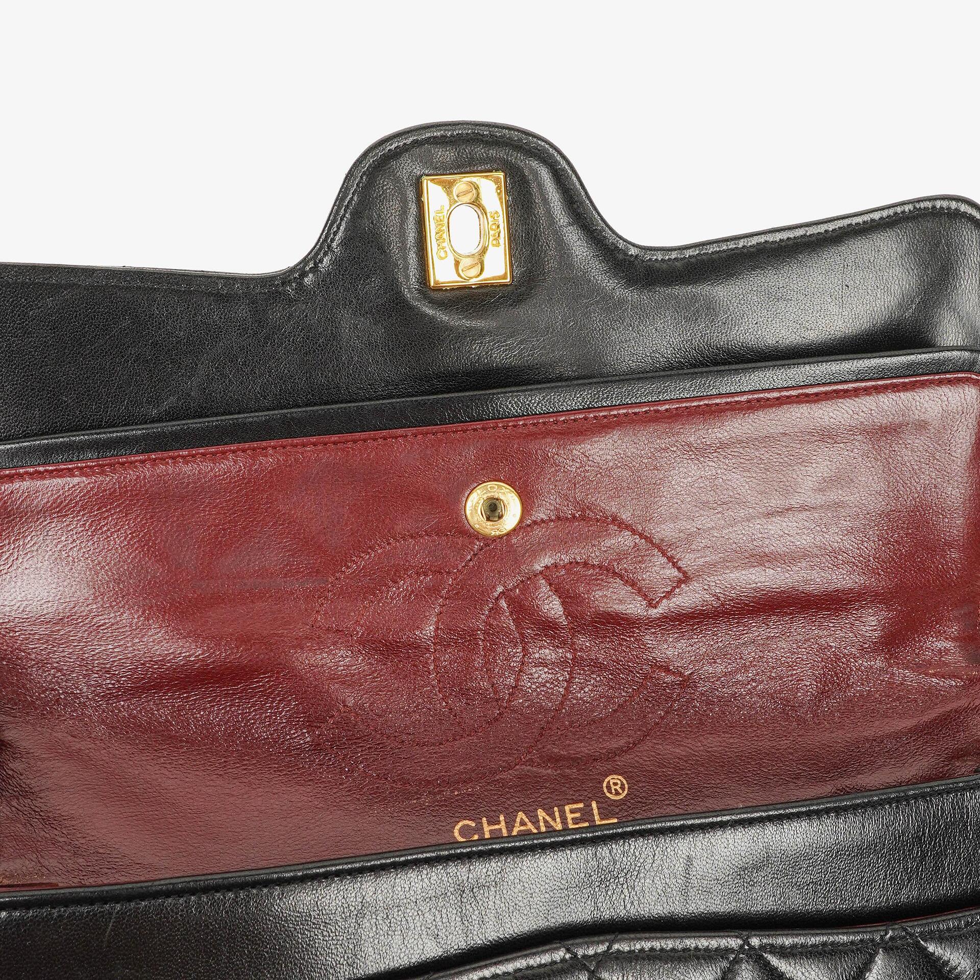 Chanel Vintage Medium Classic Double Flap Bag aus schwarzem gestepptem Lammleder mit 24K vergoldeter Hardware