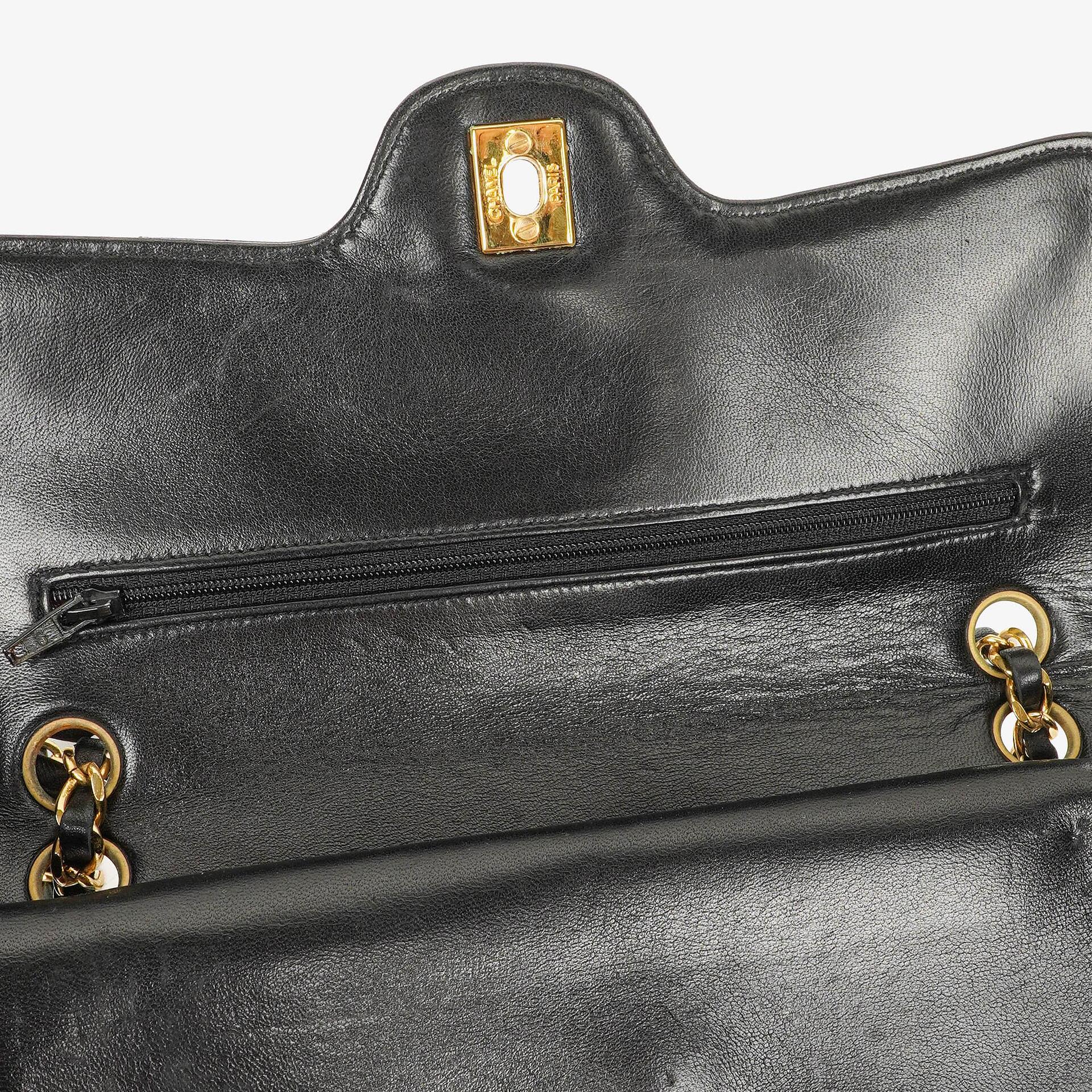 Chanel Vintage Medium Classic Double Flap Bag aus schwarzem gestepptem Lammleder mit 24K vergoldeter Hardware