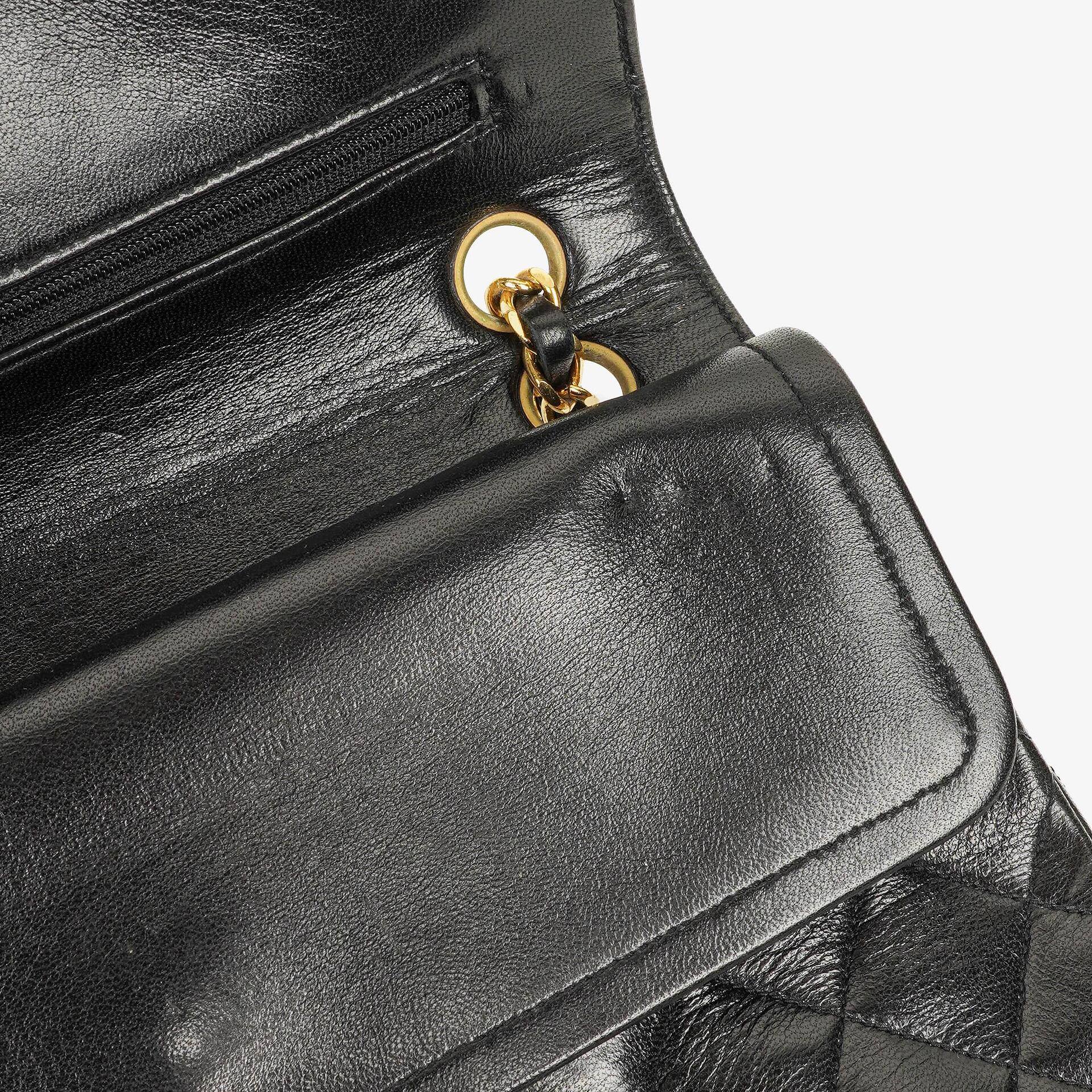 Chanel Vintage Medium Classic Double Flap Bag aus schwarzem gestepptem Lammleder mit 24K vergoldeter Hardware