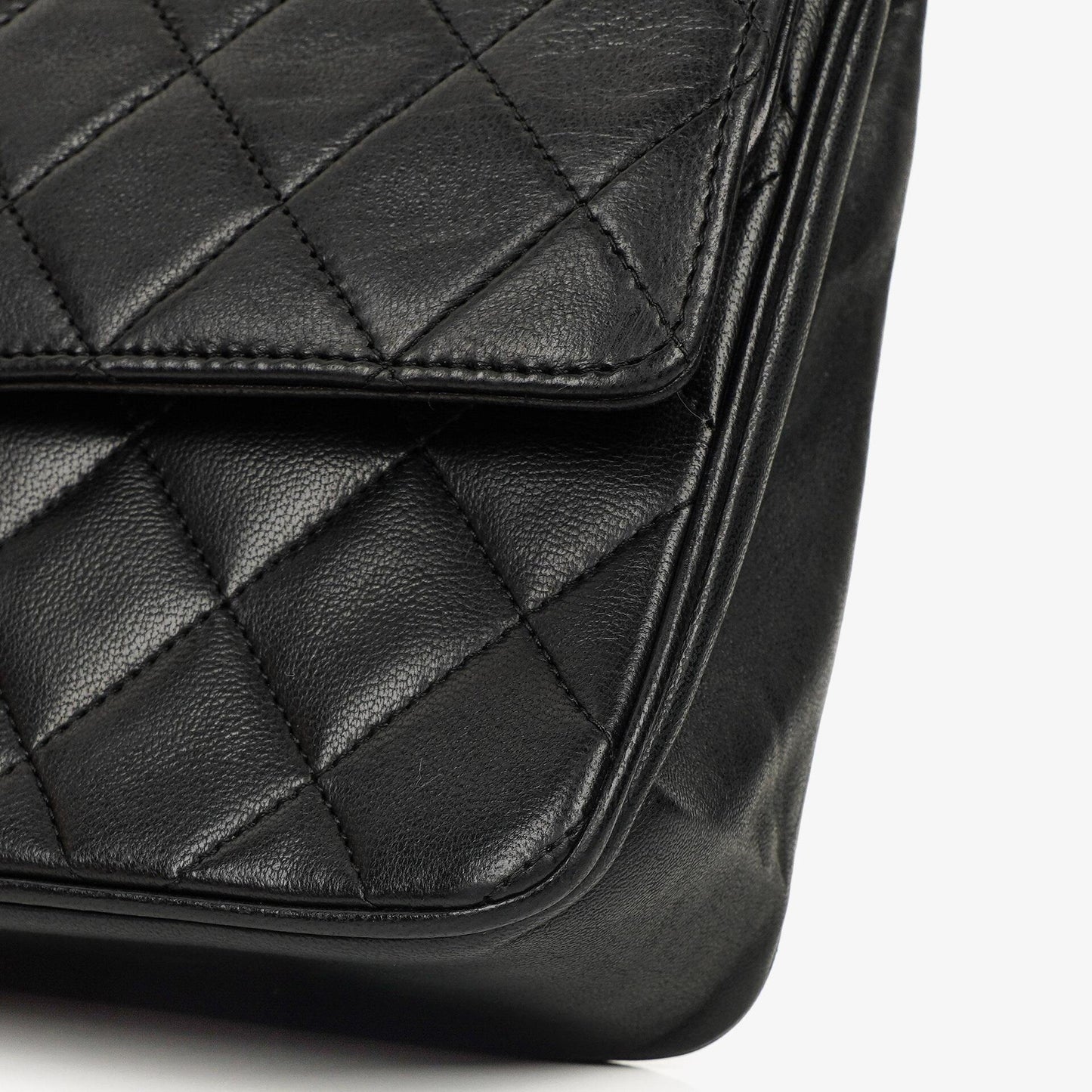 Chanel Vintage Classic Medium Double Flap Tasche aus schwarzem gestepptem Lammleder mit 24K vergoldeter Hardware, 1986-1988