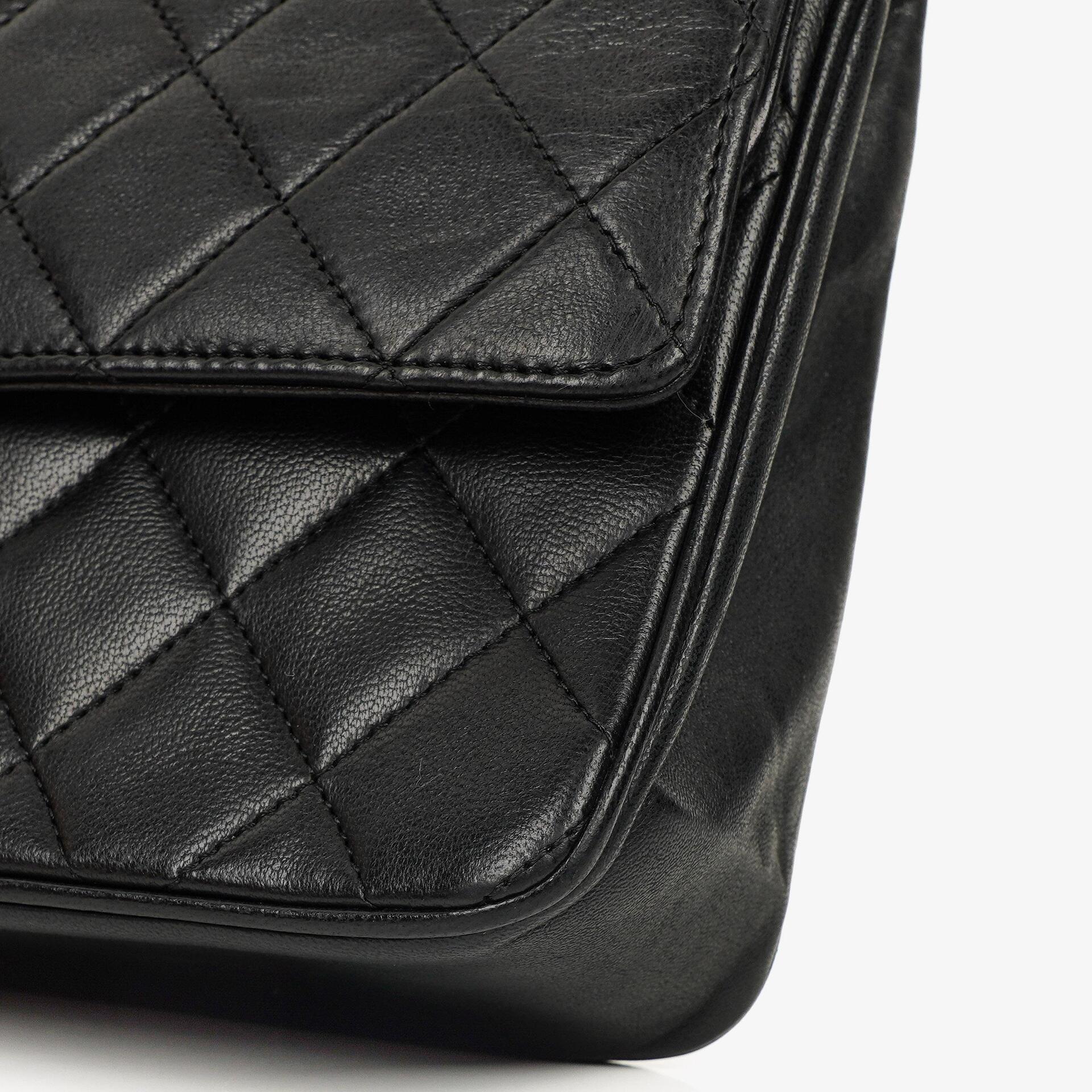 Chanel Vintage Classic Medium Double Flap Tasche aus schwarzem gestepptem Lammleder mit 24K vergoldeter Hardware, 1986-1988