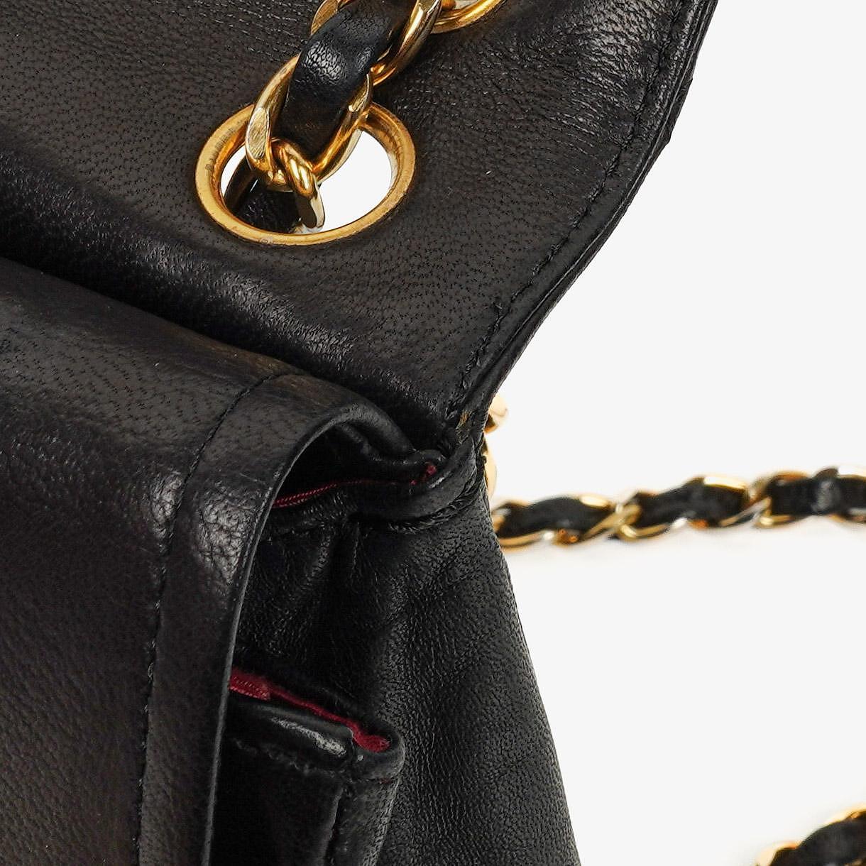 Chanel Vintage Classic Medium Double Flap Tasche aus schwarzem gestepptem Lammleder mit 24K vergoldeter Hardware, 1986-1988