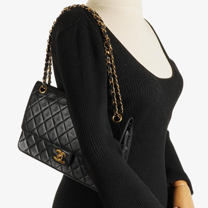 Chanel Vintage Classic Medium Double Flap Tasche aus schwarzem gestepptem Lammleder mit 24K vergoldeter Hardware, 1986-1988