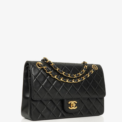 Chanel Vintage Mittelgroße Classic Double Flap Tasche aus schwarzem gestepptem Lammleder mit 24K vergoldeten Beschlägen, 1986-1988