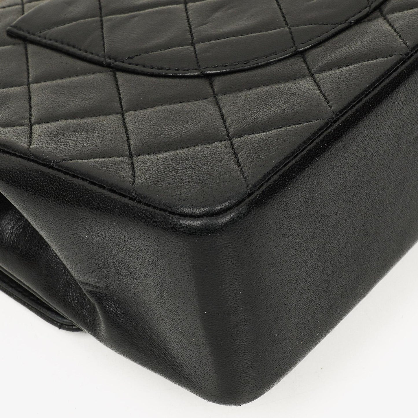 Chanel Vintage Mittelgroße Classic Double Flap Tasche aus schwarzem gestepptem Lammleder mit 24K vergoldeten Beschlägen, 1986-1988