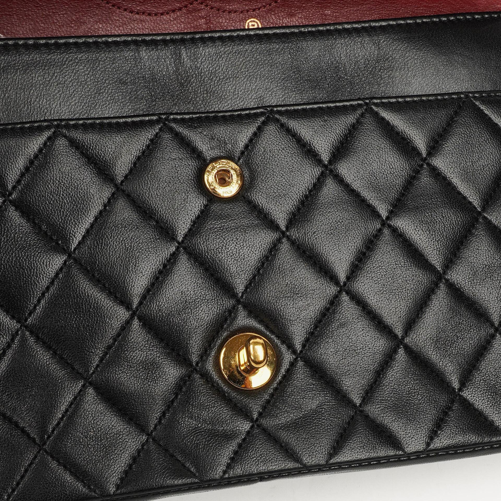 Chanel Vintage Mittelgroße Classic Double Flap Tasche aus schwarzem gestepptem Lammleder mit 24K vergoldeten Beschlägen, 1986-1988