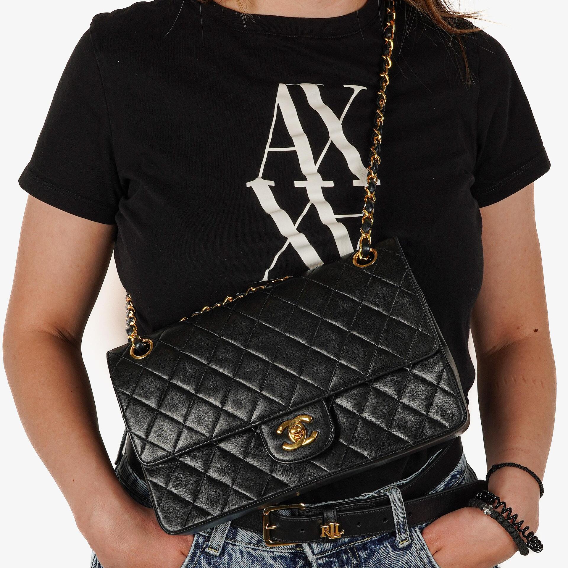 Chanel Vintage Mittelgroße Classic Double Flap Tasche aus schwarzem gestepptem Lammleder mit 24K vergoldeten Beschlägen, 1986-1988