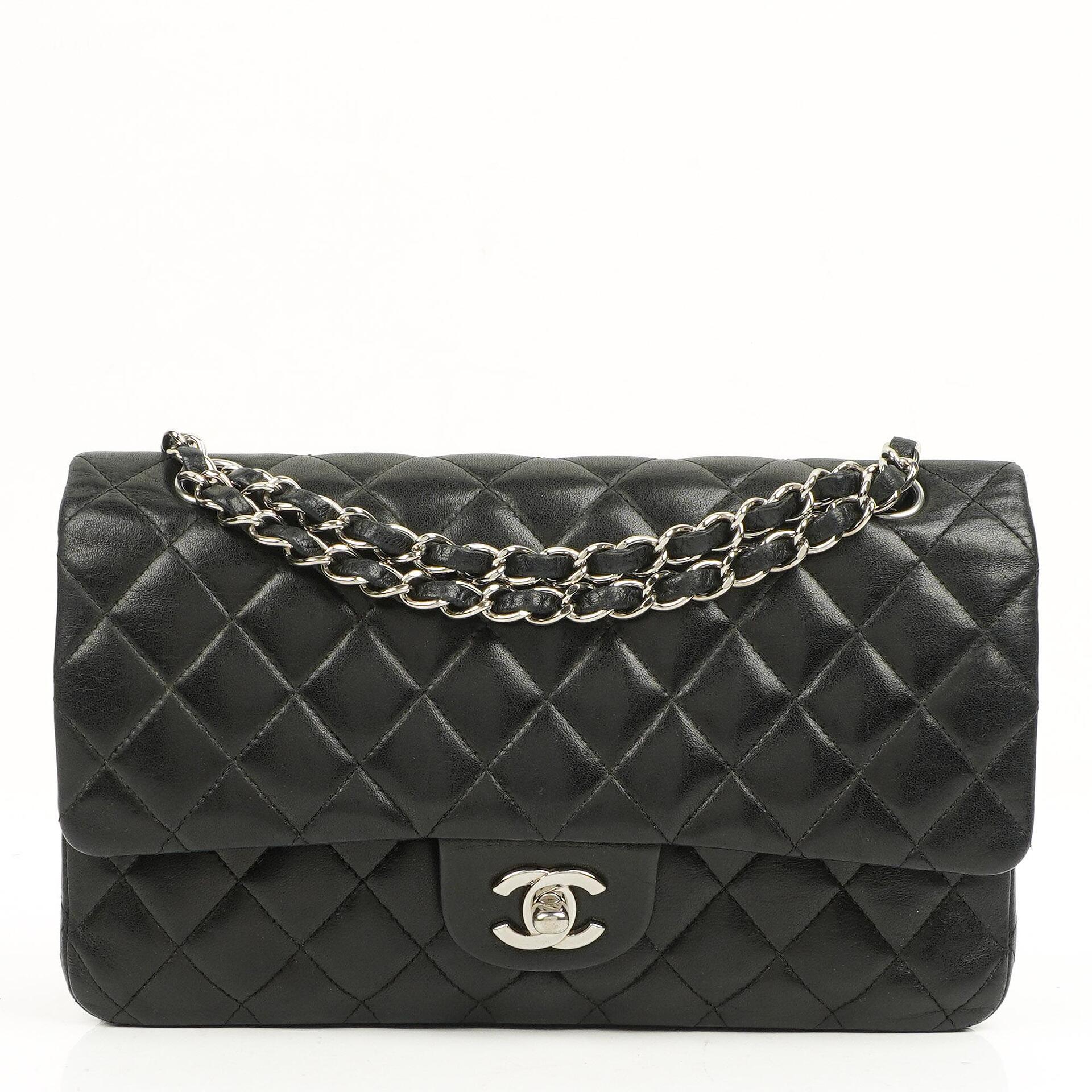Chanel Vintage Mittelgroße Klassische Double Flap Tasche Schwarz Gestepptes Lammleder Mit Silberfarbenen Beschlägen