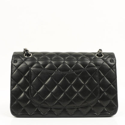 Chanel Vintage Mittelgroße Klassische Double Flap Tasche Schwarz Gestepptes Lammleder Mit Silberfarbenen Beschlägen