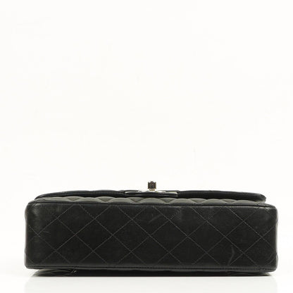 Chanel Vintage Mittelgroße Klassische Double Flap Tasche Schwarz Gestepptes Lammleder Mit Silberfarbenen Beschlägen