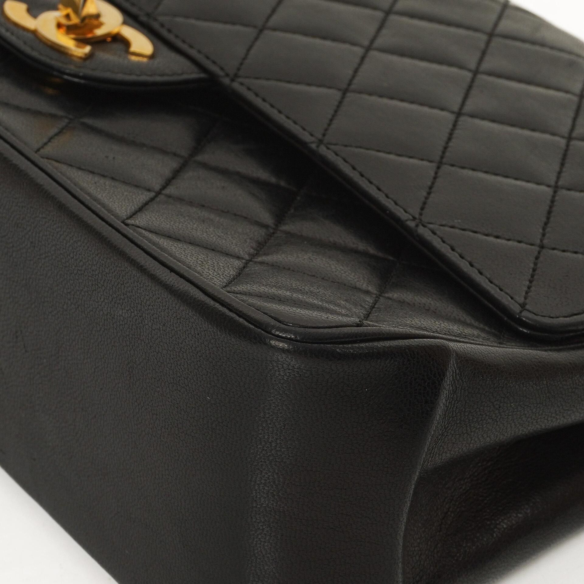 Chanel Vintage Medium Classic Double Flap Tasche Schwarzes gestepptes Lammleder mit 24K vergoldeten Beschlägen und Mademoiselle Kette