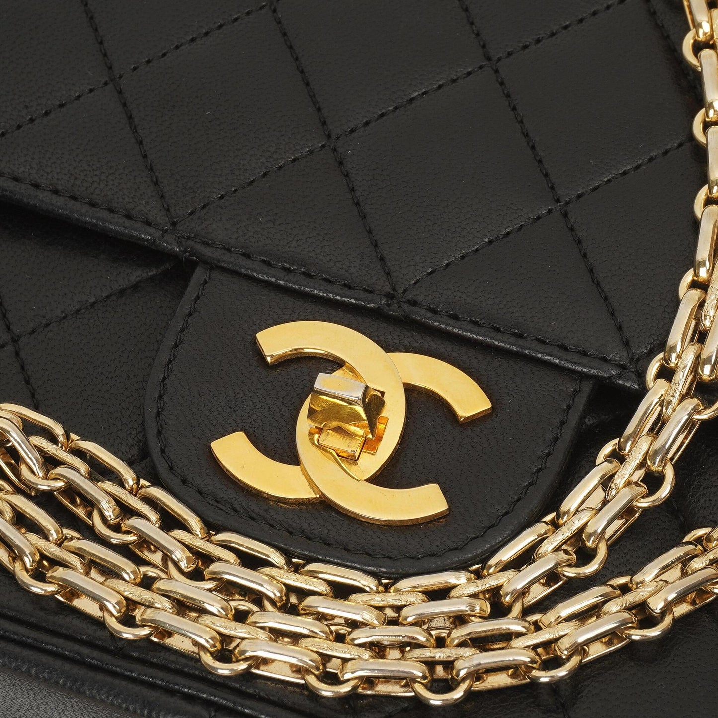 Chanel Vintage Medium Classic Double Flap Tasche Schwarzes gestepptes Lammleder mit 24K vergoldeten Beschlägen und Mademoiselle Kette