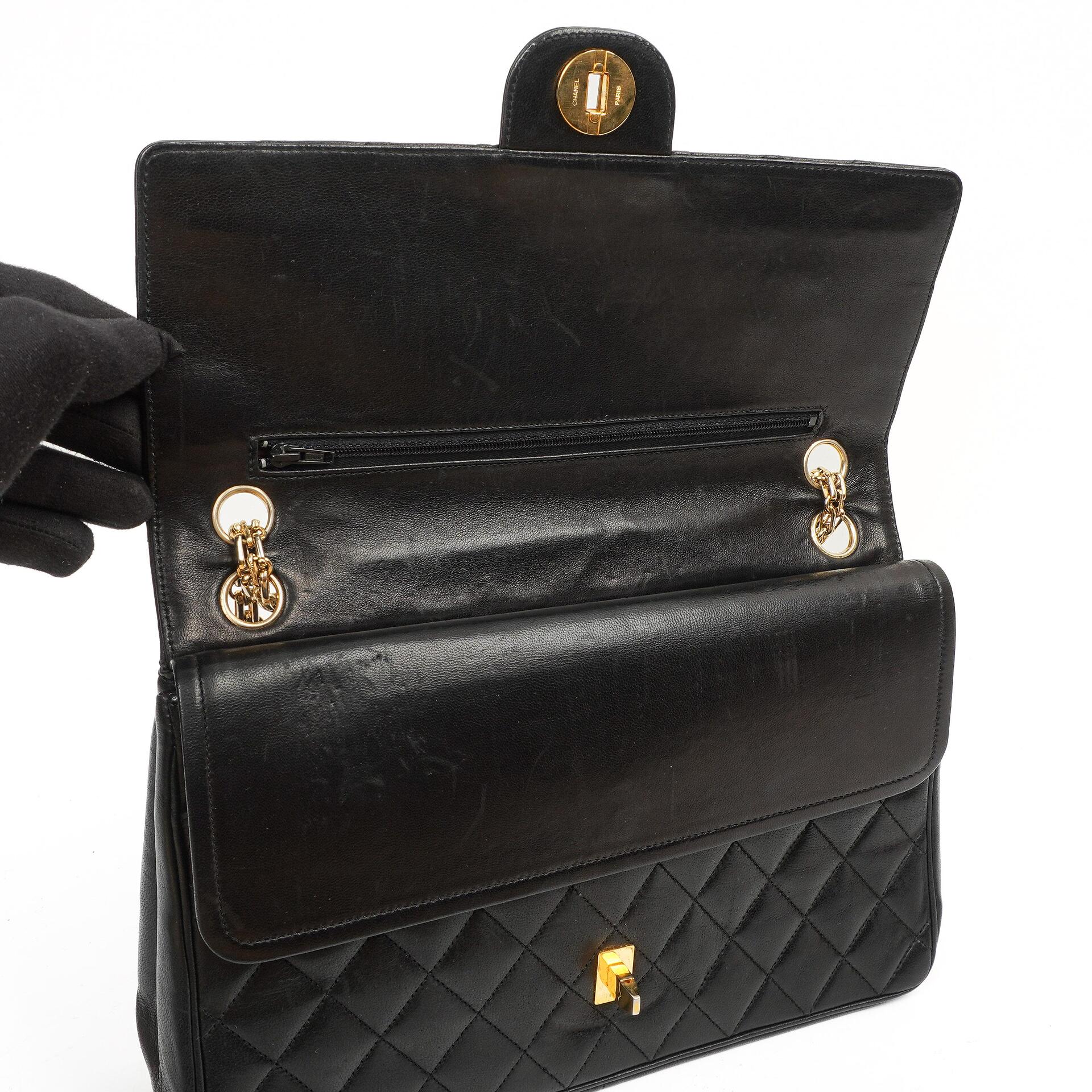 Chanel Vintage Medium Classic Double Flap Tasche Schwarzes gestepptes Lammleder mit 24K vergoldeten Beschlägen und Mademoiselle Kette