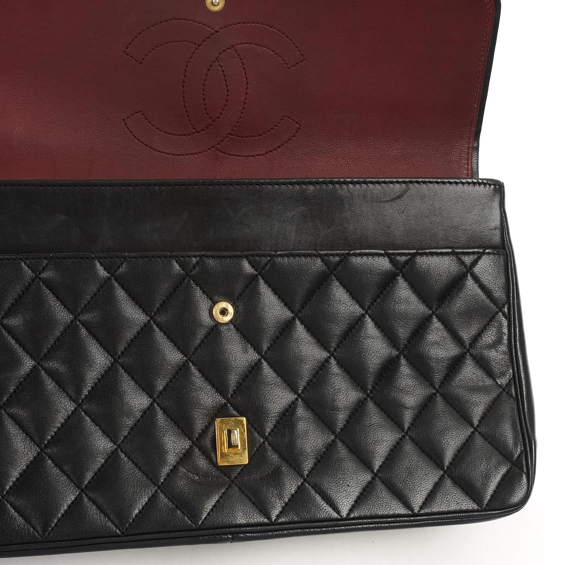 Chanel Vintage Medium Classic Double Flap Tasche Schwarzes gestepptes Lammleder mit 24K vergoldeten Beschlägen und Mademoiselle Kette