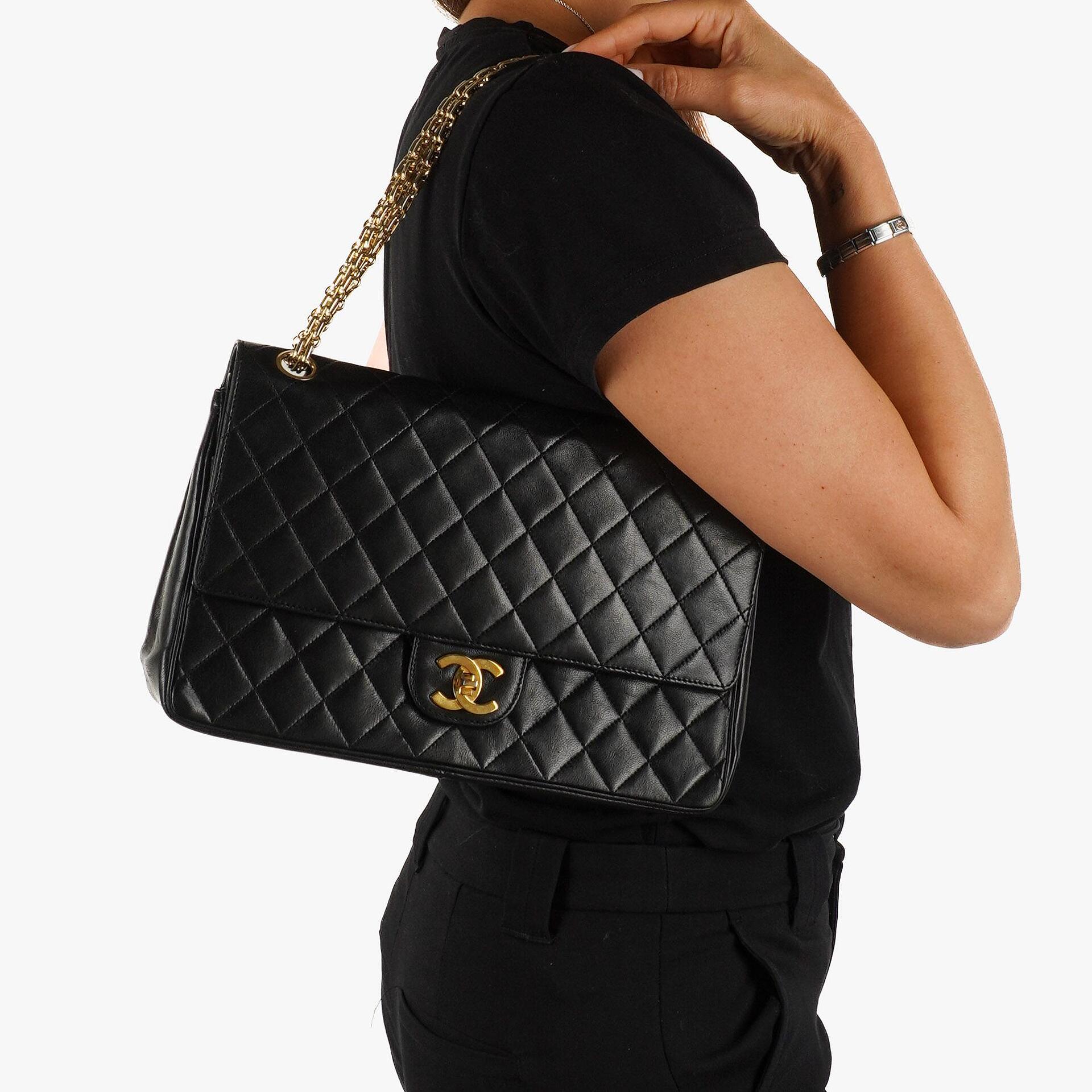 Chanel Vintage Medium Classic Double Flap Tasche Schwarzes gestepptes Lammleder mit 24K vergoldeten Beschlägen und Mademoiselle Kette
