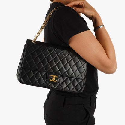 Chanel Vintage Medium Classic Double Flap Tasche Schwarzes gestepptes Lammleder mit 24K vergoldeten Beschlägen und Mademoiselle Kette