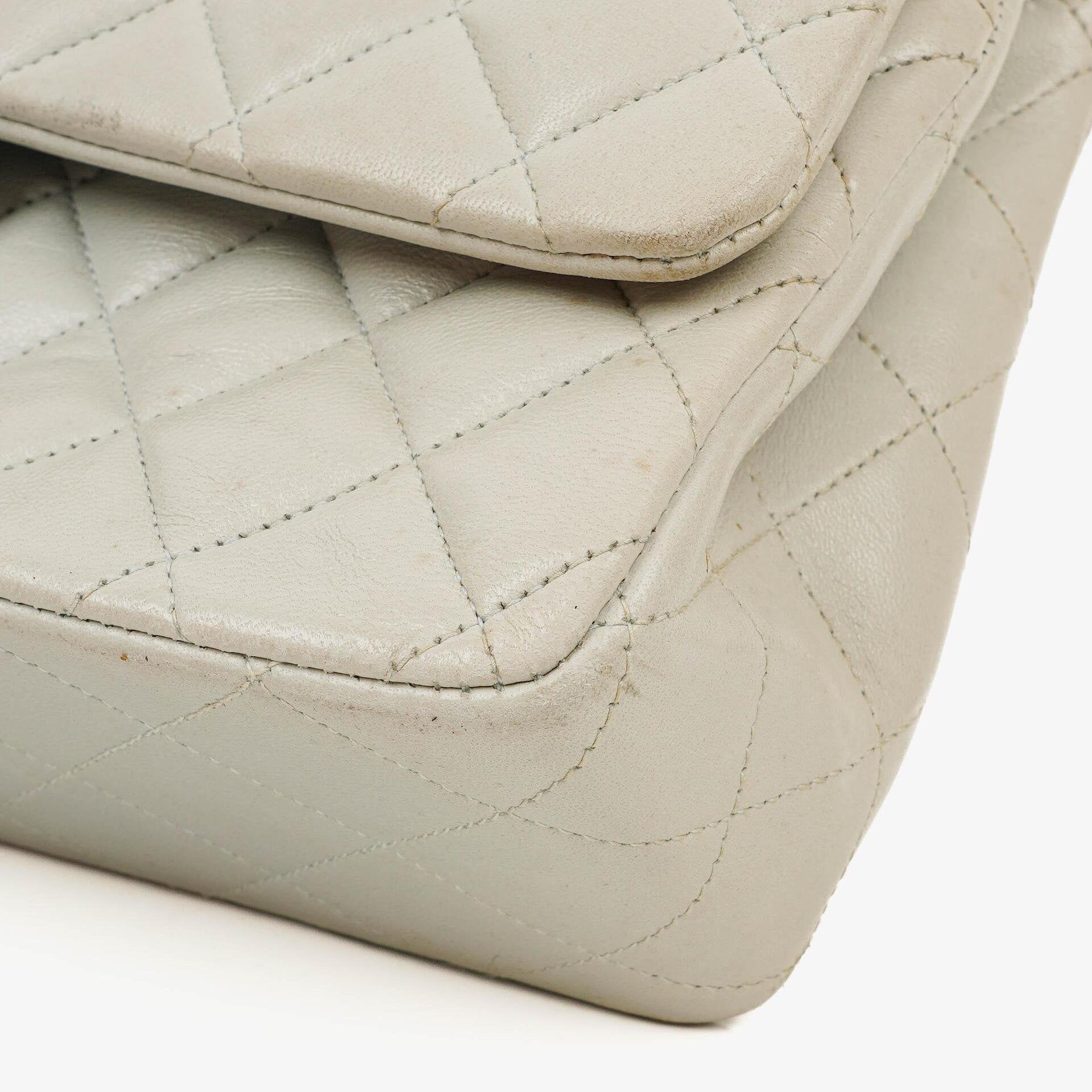 Chanel Vintage Classic Medium Double Flap Tasche aus gestepptem Lammleder mit 24K vergoldeter Hardware
