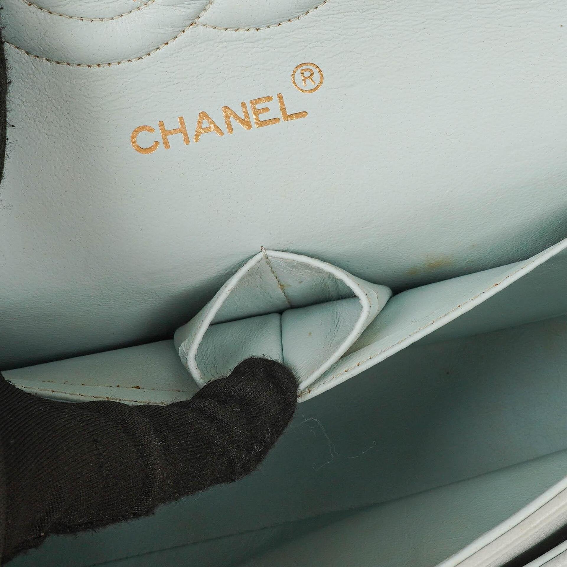 Chanel Vintage Classic Medium Double Flap Tasche aus gestepptem Lammleder mit 24K vergoldeter Hardware