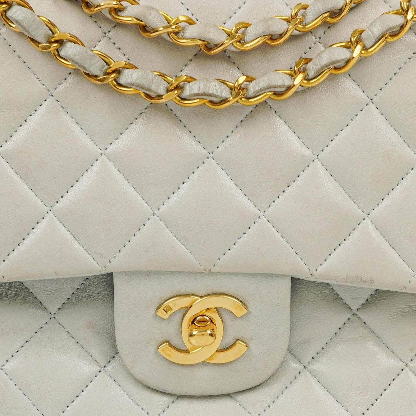 Chanel Vintage Classic Medium Double Flap Tasche aus gestepptem Lammleder mit 24K vergoldeter Hardware