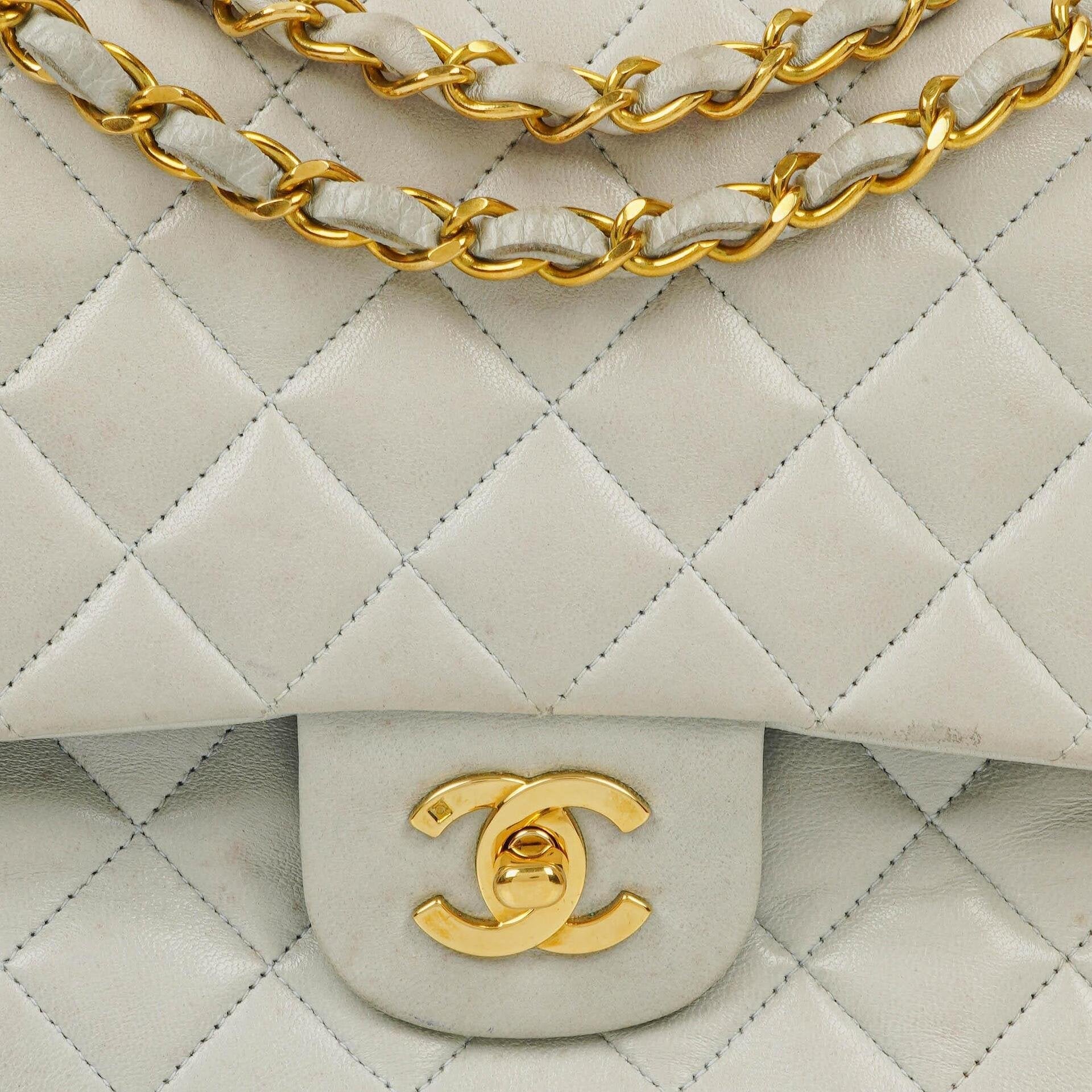 Chanel Vintage Classic Medium Double Flap Tasche aus gestepptem Lammleder mit 24K vergoldeter Hardware