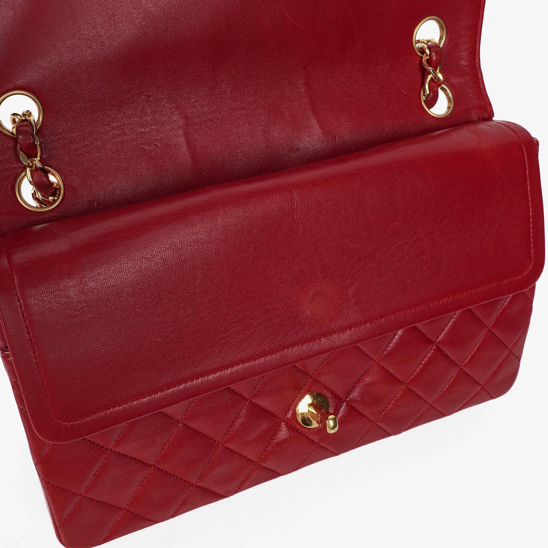 Chanel Vintage Medium Classic Double Flap Tasche aus rotem gestepptem Lammleder mit 24K vergoldeten Beschlägen