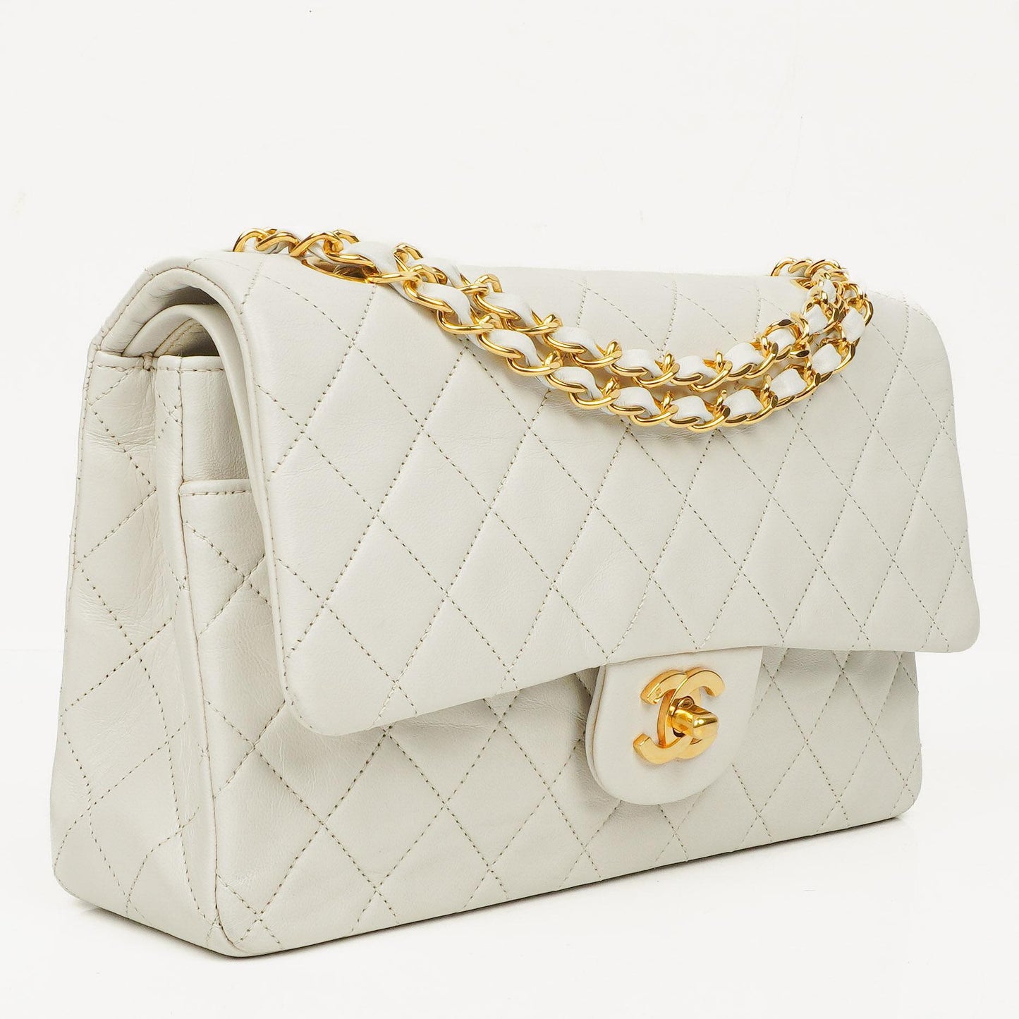 Chanel Vintage Classic Double Flap Tasche Medium aus weißem gestepptem Lammleder mit 24K vergoldeter Hardware