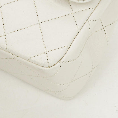Chanel Vintage Classic Double Flap Tasche Medium aus weißem gestepptem Lammleder mit 24K vergoldeter Hardware