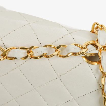 Chanel Vintage Classic Double Flap Tasche Medium aus weißem gestepptem Lammleder mit 24K vergoldeter Hardware