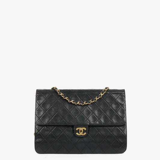 Chanel Vintage Mittlere Klassische Einzelklappen Tasche schwarzes gestepptes Lammleder mit 24K vergoldeten Beschlägen