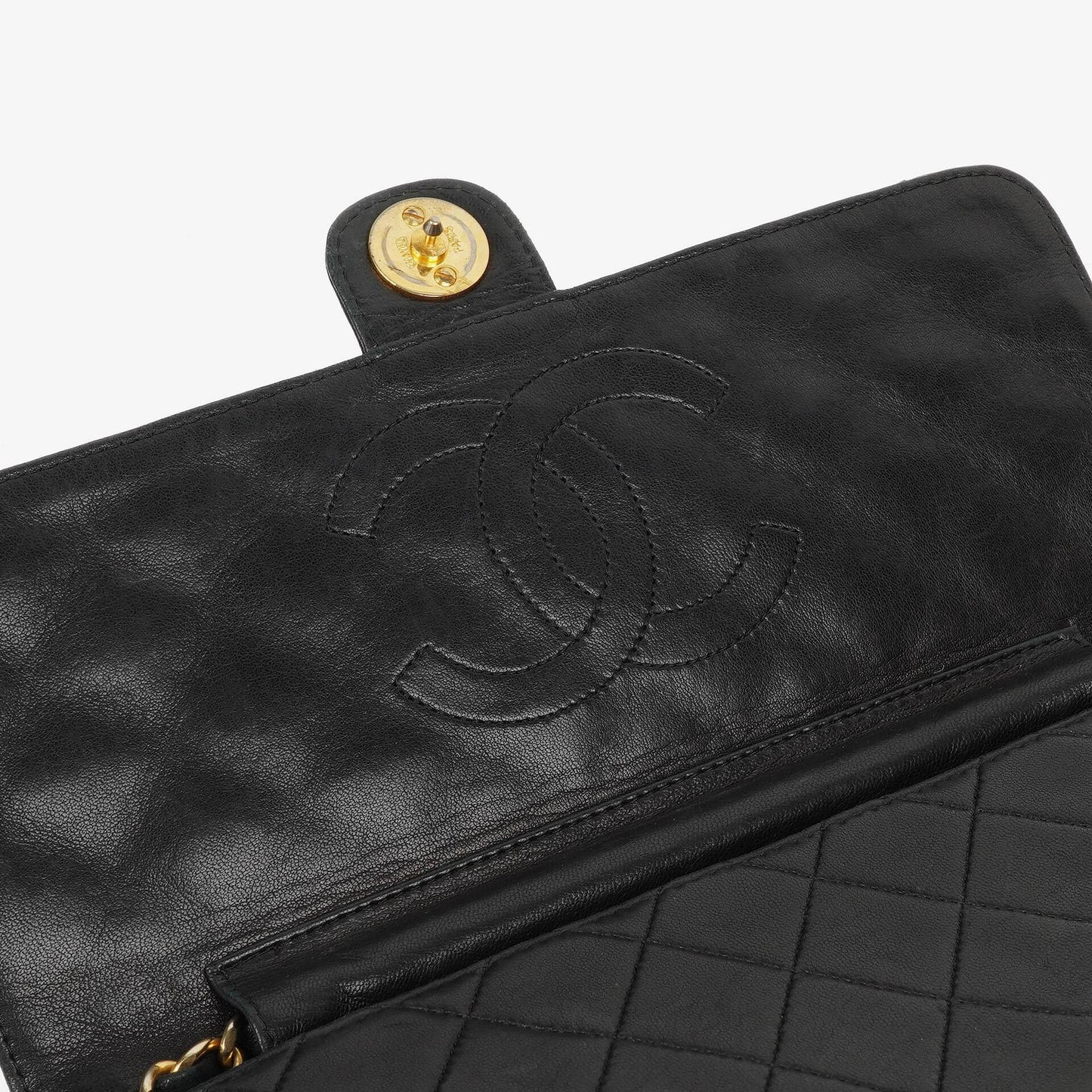 Chanel Vintage Mittlere Klassische Einzelklappen Tasche schwarzes gestepptes Lammleder mit 24K vergoldeten Beschlägen