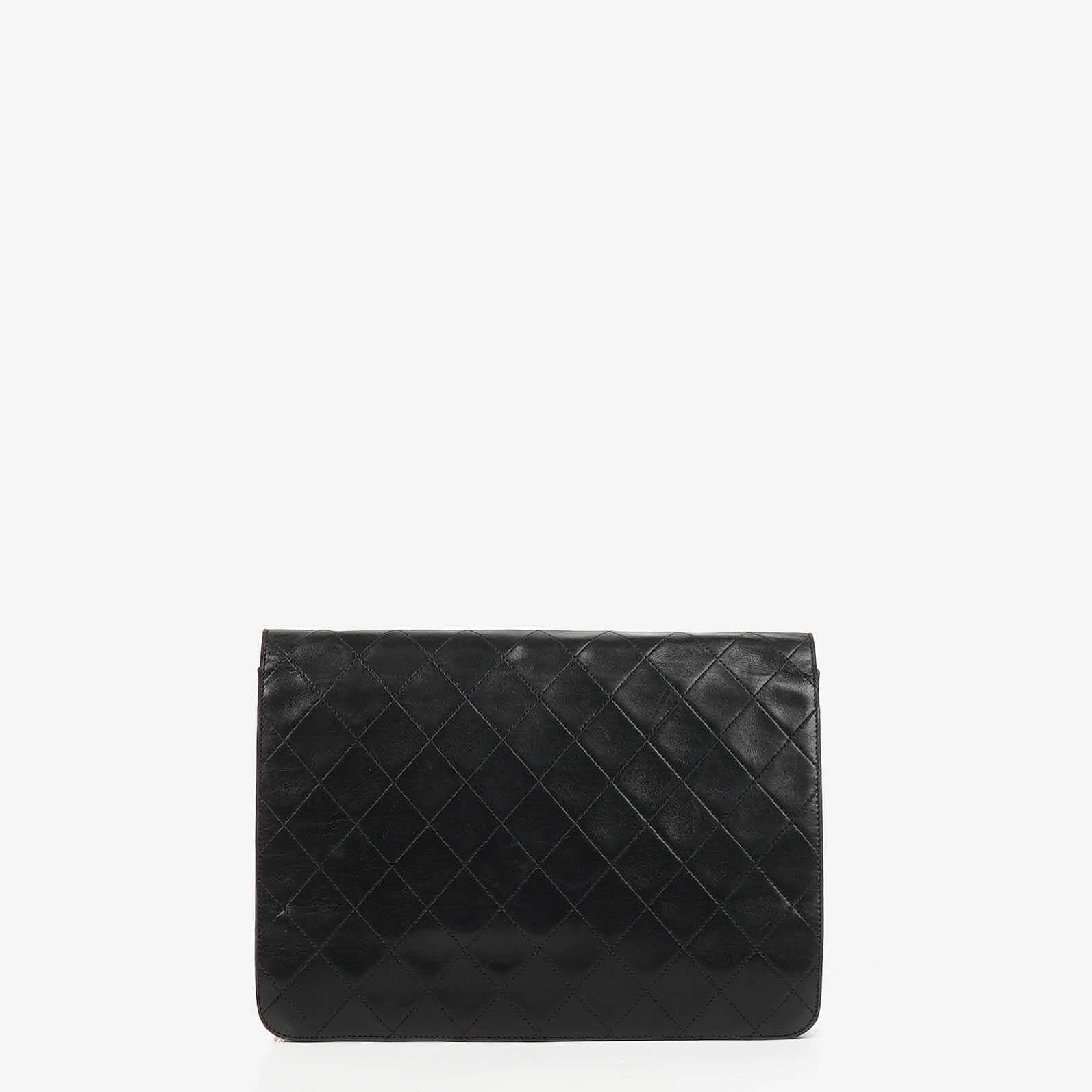 Chanel Vintage Mittlere Klassische Einzelklappen Tasche schwarzes gestepptes Lammleder mit 24K vergoldeten Beschlägen