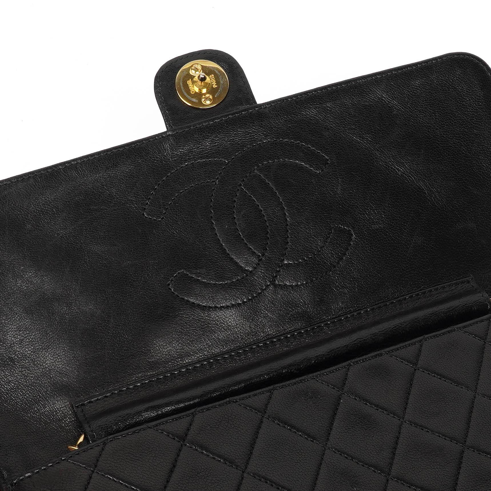 Chanel Vintage Mittlere Klassische Einzelklappen Tasche schwarzes gestepptes Lammleder mit 24K vergoldeten Beschlägen