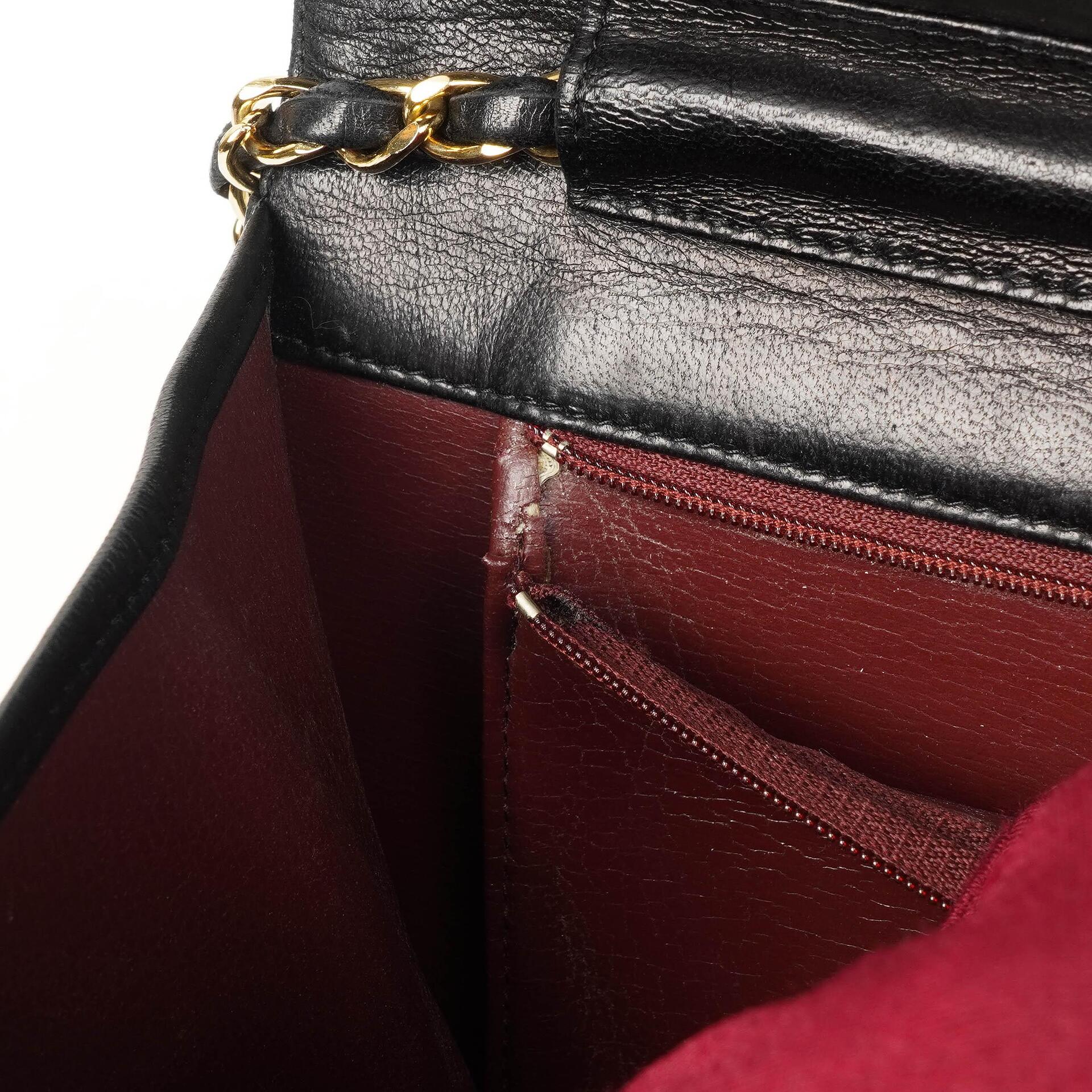 Chanel Vintage Mittlere Klassische Einzelklappen Tasche schwarzes gestepptes Lammleder mit 24K vergoldeten Beschlägen