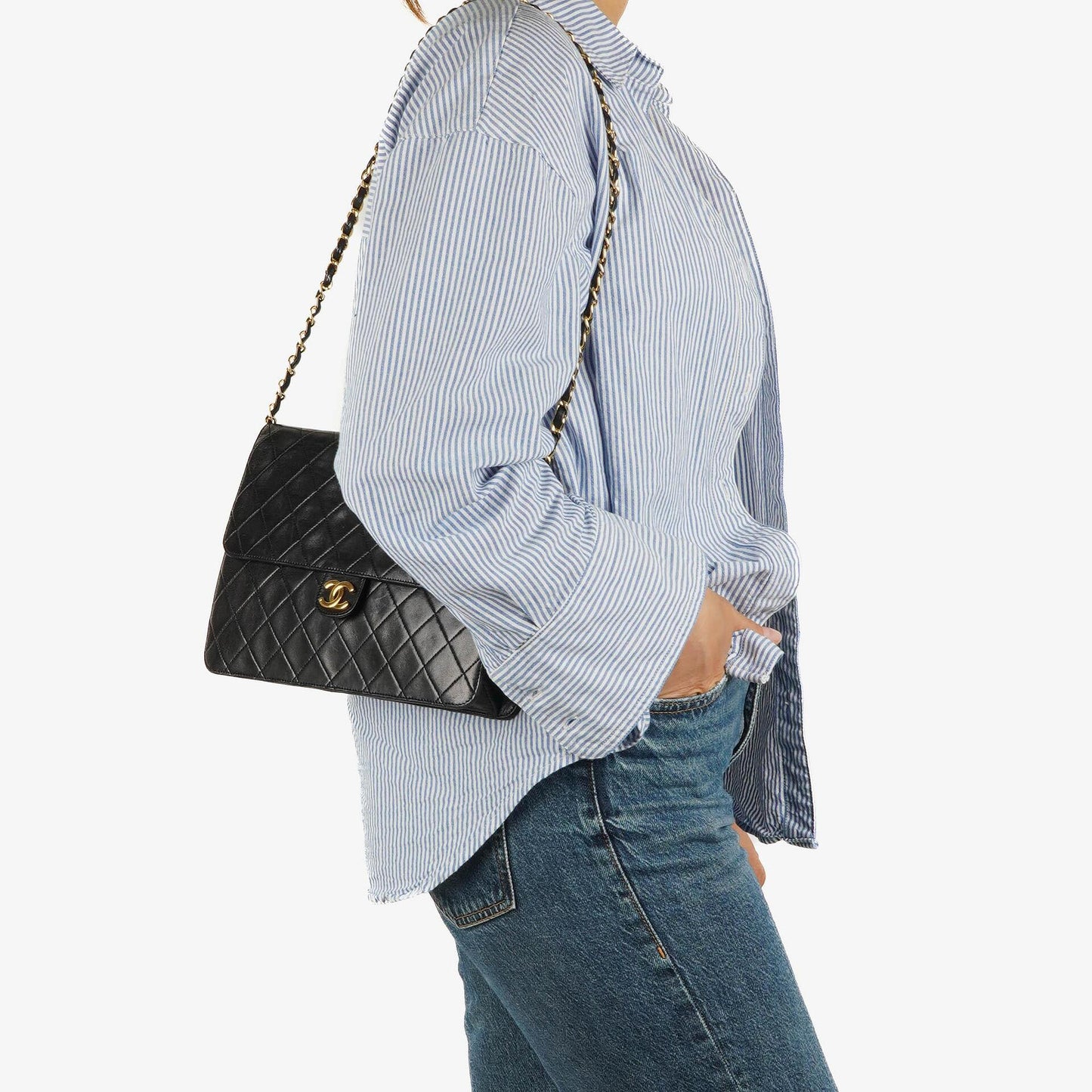 Chanel Vintage Mittlere Klassische Einzelklappen Tasche schwarzes gestepptes Lammleder mit 24K vergoldeten Beschlägen