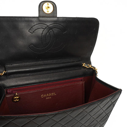 Chanel Vintage Mittlere Klassische Einfachklappe Tasche Schwarzes Gequiltetes Lammleder Mit 24K Vergoldeter Hardware