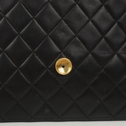 Chanel Vintage Mittlere Klassische Einfachklappe Tasche Schwarzes Gequiltetes Lammleder Mit 24K Vergoldeter Hardware