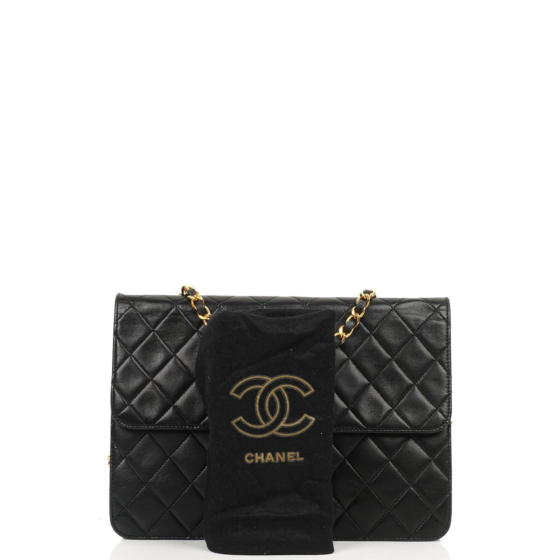 Chanel Vintage Mittlere Klassische Einfachklappe Tasche Schwarzes Gequiltetes Lammleder Mit 24K Vergoldeter Hardware