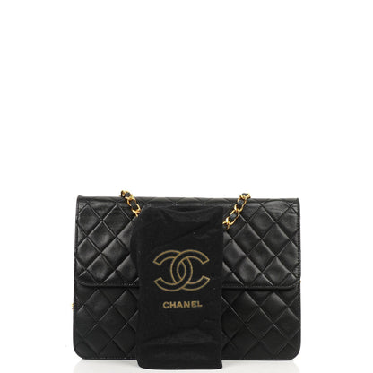 Chanel Vintage Mittlere Klassische Einfachklappe Tasche Schwarzes Gequiltetes Lammleder Mit 24K Vergoldeter Hardware