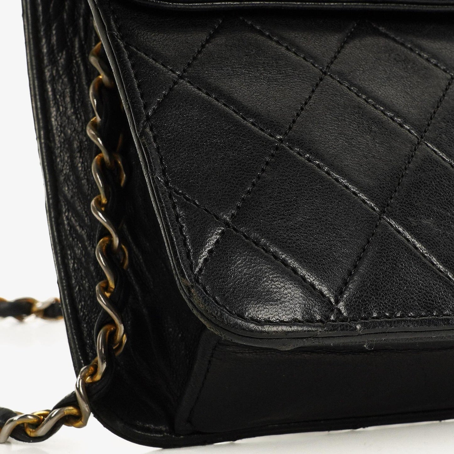 Chanel Vintage Mittlere Klassische Einzelklappen Tasche schwarzes gestepptes Lammleder mit 24K vergoldeten Beschlägen
