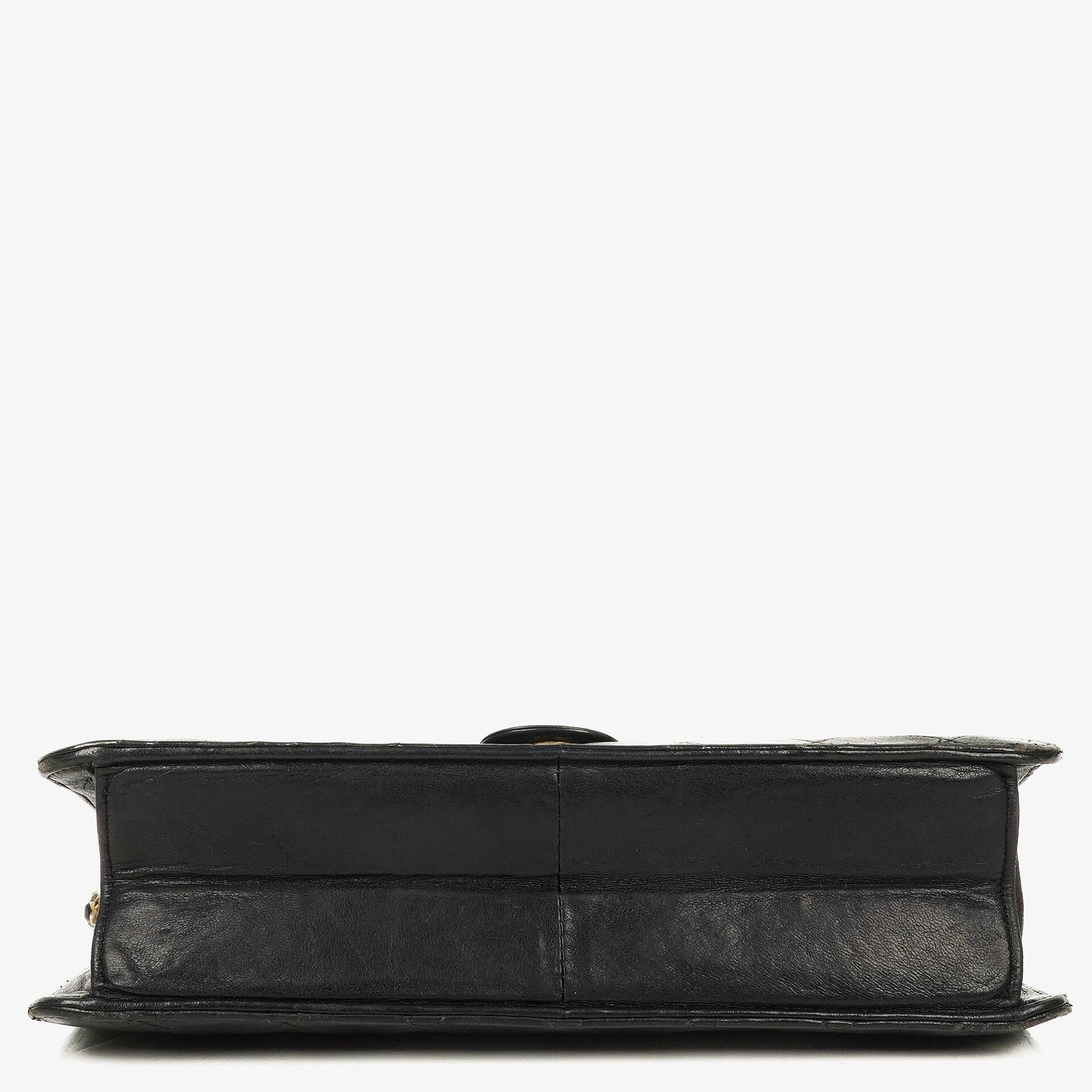 Chanel Vintage Mittlere Klassische Einzelklappen Tasche schwarzes gestepptes Lammleder mit 24K vergoldeten Beschlägen